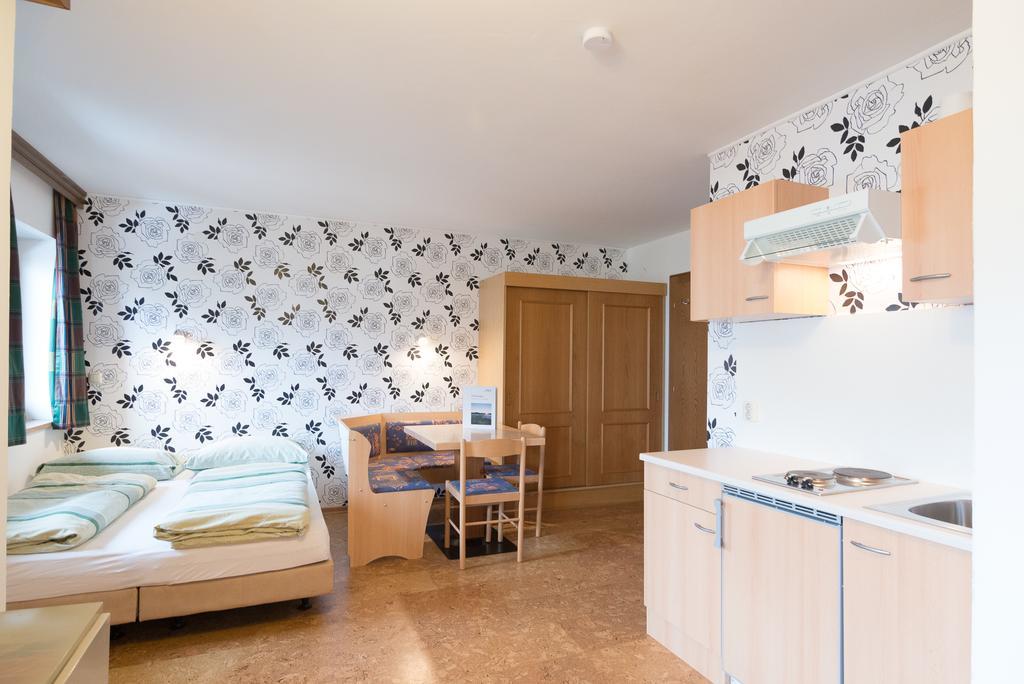 Haus Brandeck Otel Uttendorf Oda fotoğraf